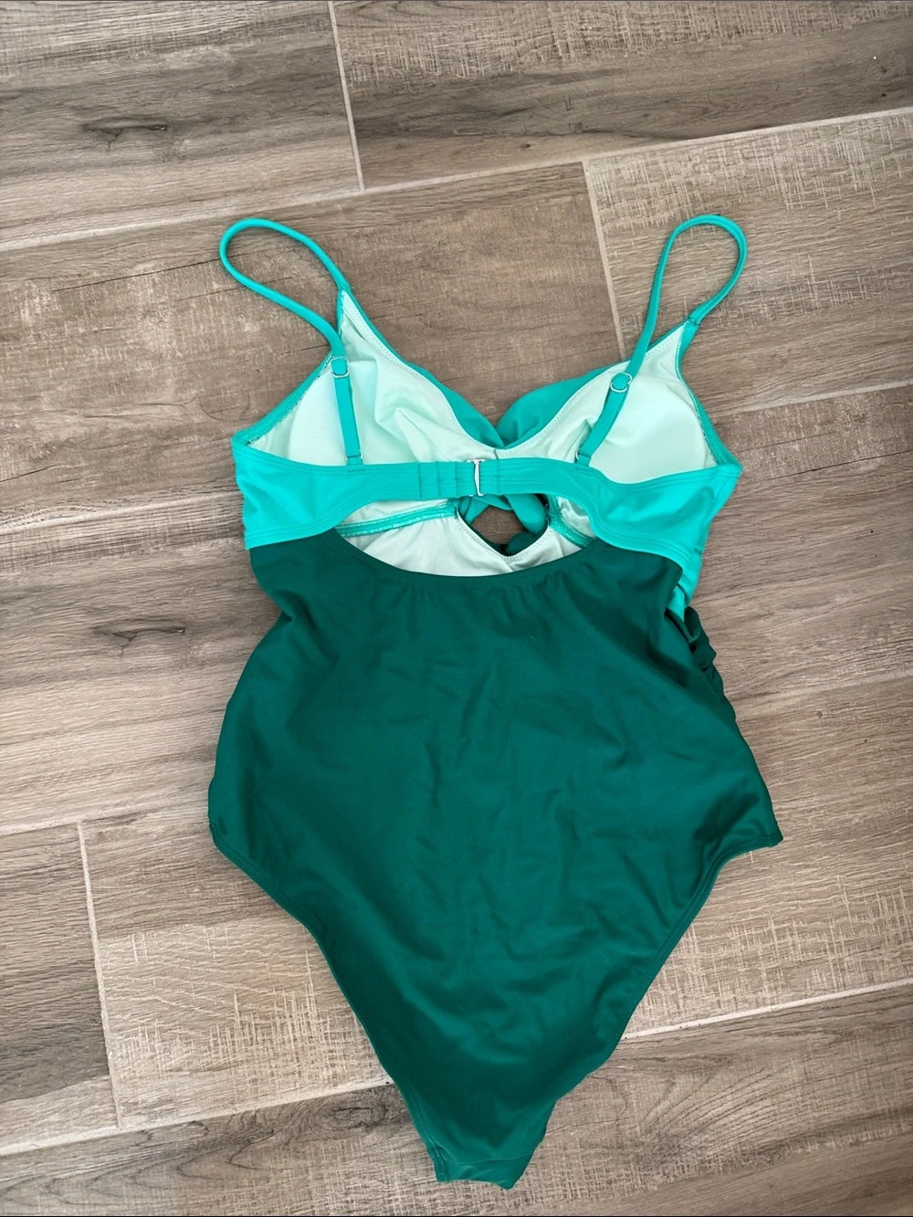 NWT Cupshe M twist front one piece swimsuit